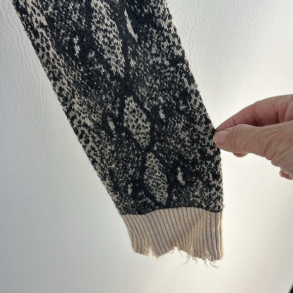 Fate Distressed Snakeskin Print Sweater, M - Picture 4 of 9